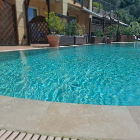 Josefine Front And Pool (adults Only) Отель Бренцоне-суль-Гарда