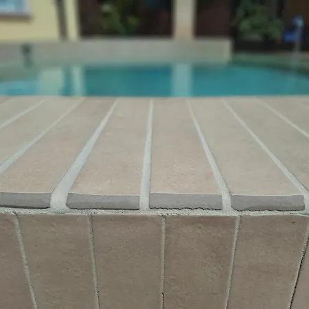 Отель Josefine Front And Pool (adults Only) Бренцоне-суль-Гарда