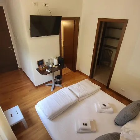 Josefine Front - Adults Only * Brenzone sul Garda